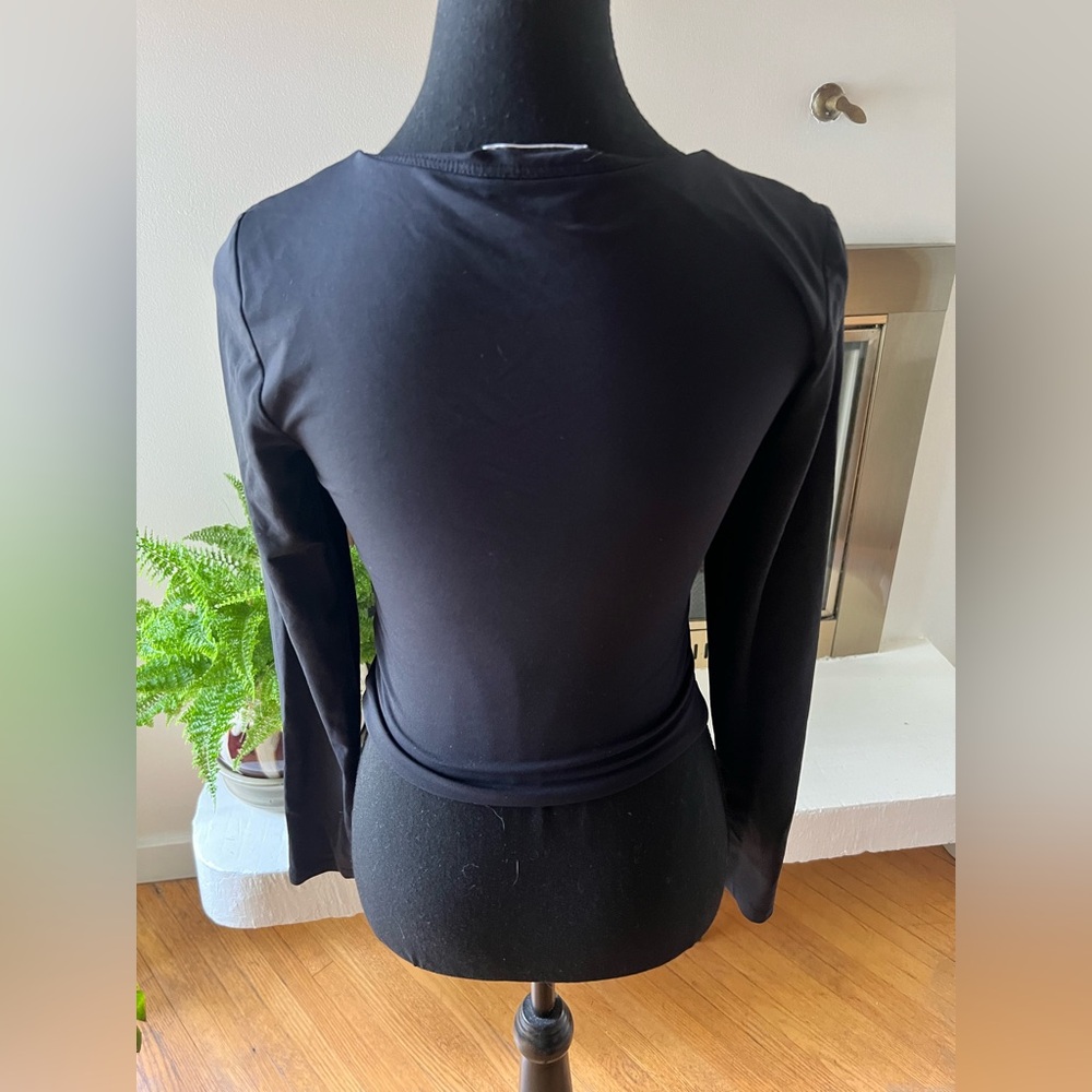 Babaton Black Long Sleeve Contour Cropped Top - Picture 3 of 6